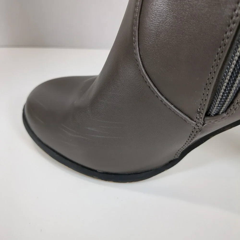 French Blu Women's Gray And White Boots , Size 41